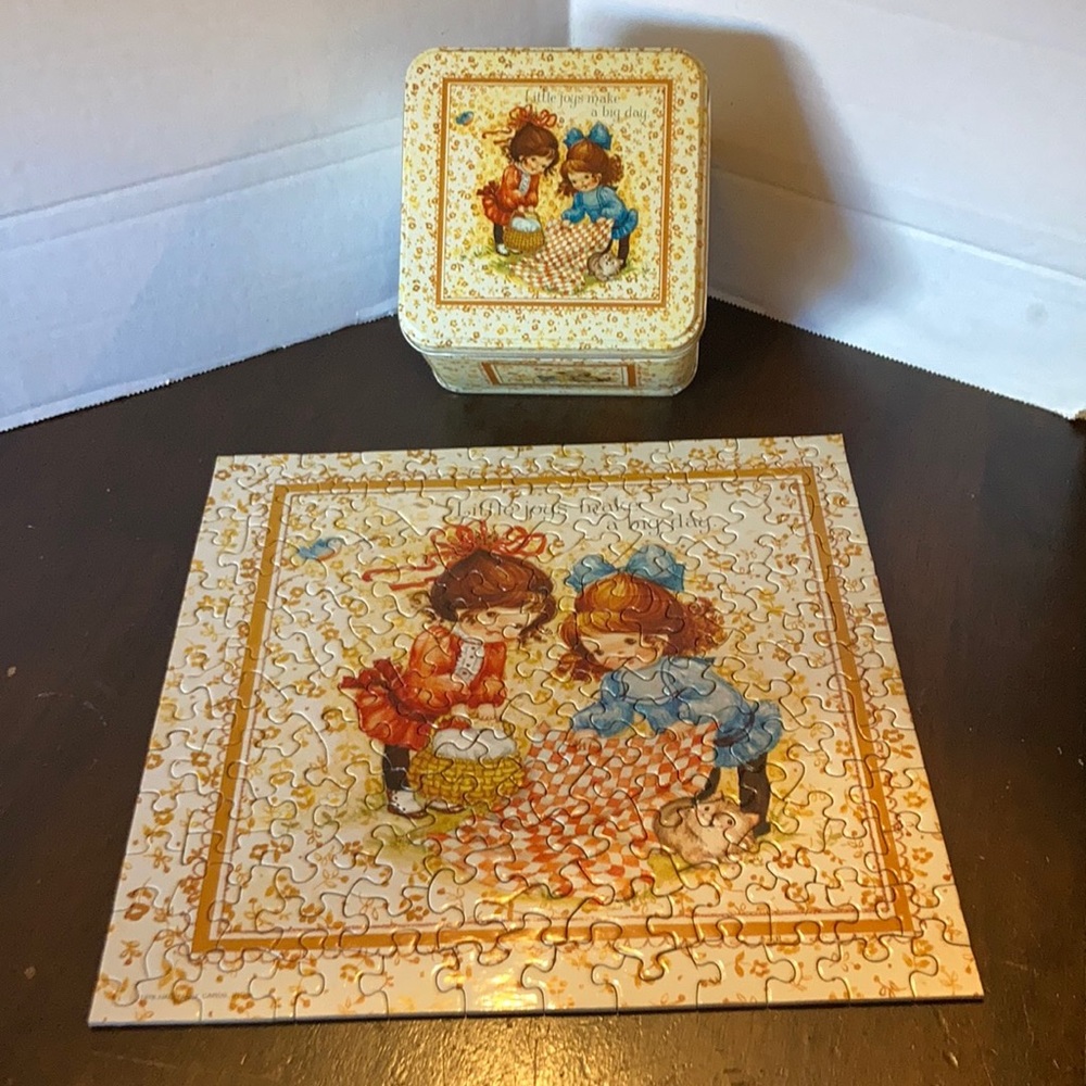 Vintage Hallmark 1976 Puzzle & tin box